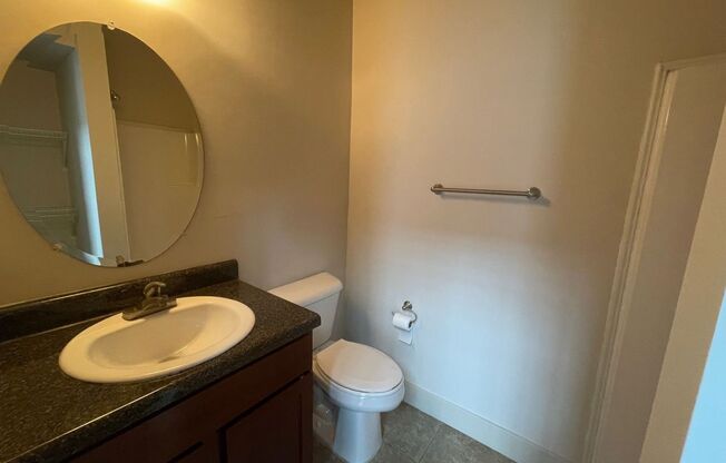 Studio, 1 bath, 700 sqft, $1,100, Unit B2