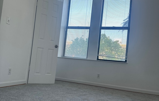 1830 17 ST NW