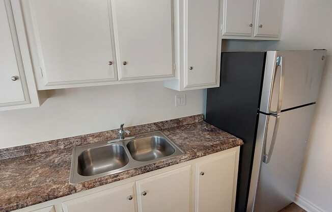 Stainless steel appliances at Huntington Cove Apartment Homes in Huntington Beach