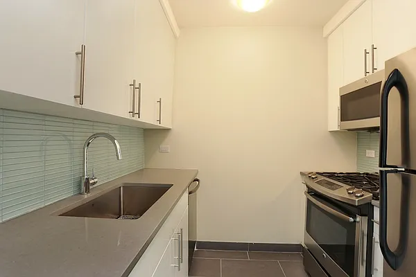 Studio, 1 bath, $3,391, Unit 6R