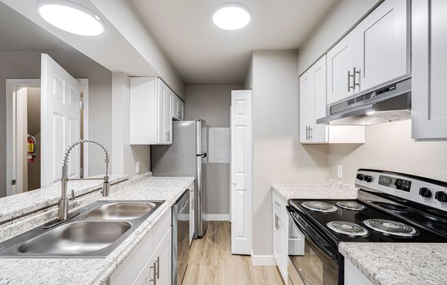 2 beds, 1 bath, 878 sqft, $1,399, Unit 341
