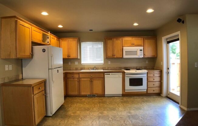 Lovely 3 Bedroom Home near the Max Line in Hillsboro!