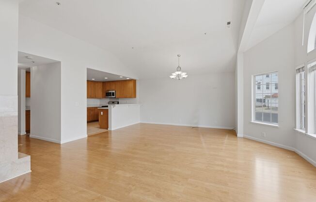 Top-Floor 3BR in Duplex Near BART | Vaulted Ceilings | In-Unit Laundry | Garage Parking