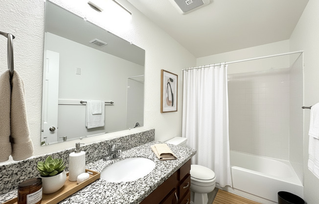 3 beds, 1 bath, 982 sqft, $1,875, Unit 137