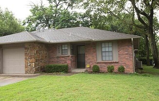 NO PETS ALLOWED: Wonderful 2 bedroom, 2 bath duplex unit has been well-maintained. Quiet midtown Tulsa neighborhood.