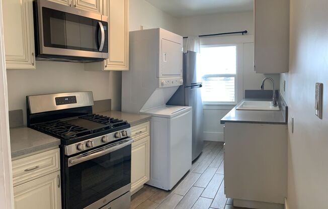 1 bed, 1 bath, 630 sqft, $1,995, Unit 1033 East 2nd Street