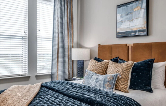 10221 WHISTLE STOP LN