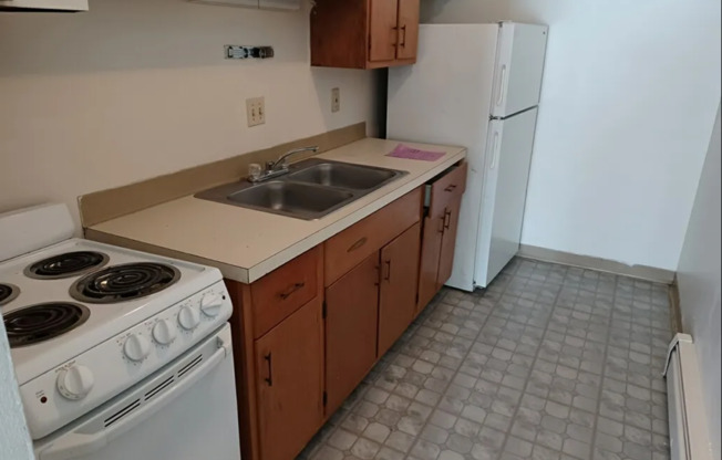 1 bed, 1 bath, 1 sqft, $950, Unit C13