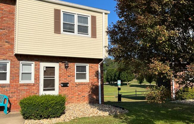 2 beds, 1 bath, 1,056 sqft, $1,195, Unit 8-F