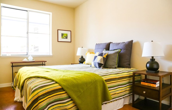 B3 bedroom staged alternate view