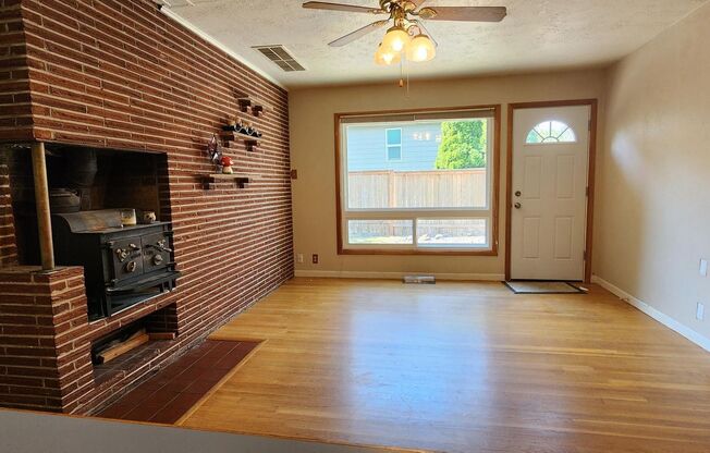 Classic 4 bed 1.5 bath Ranch Style home with A/C and Pet Friendly!