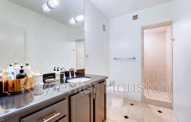 1005 S Shepherd Dr