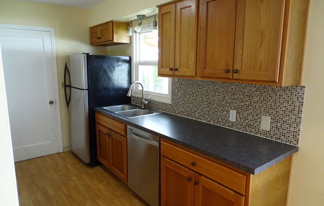 2 beds, 1 bath, $1,950