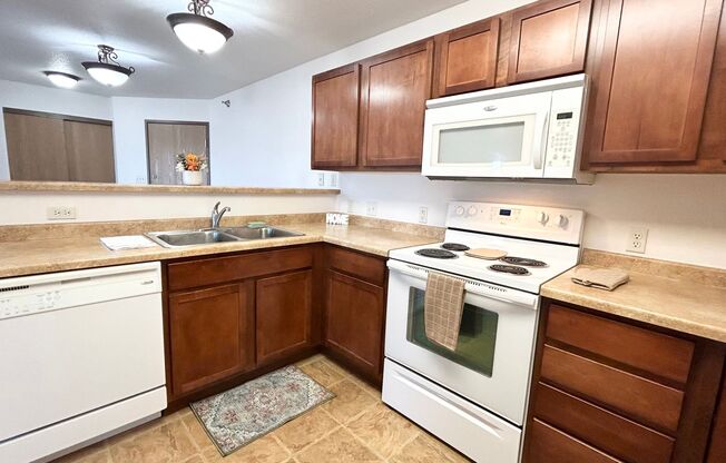 2 beds, 1 bath, 890 sqft, $1,010, Unit 810-302