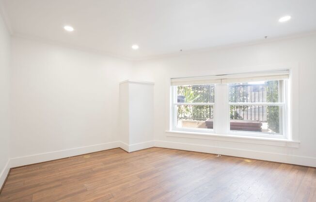 Studio, 1 bath, 375 sqft, $1,650, Unit 114