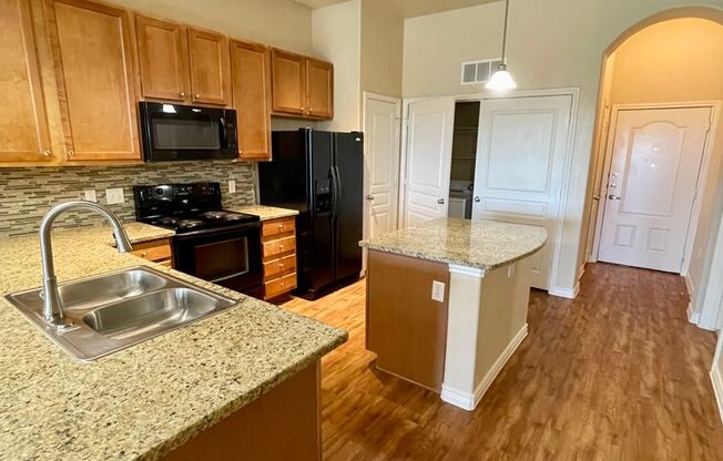 2 beds, 2 baths, 952 sqft, $1,959, Unit 02-112