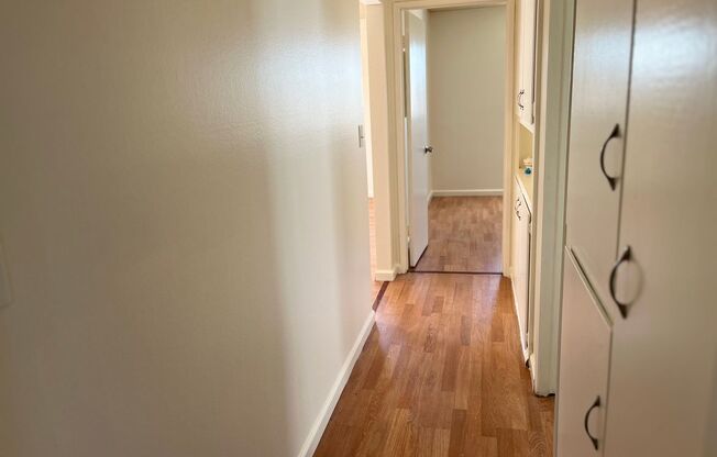 2 beds, 1 bath, $2,425, Unit B2