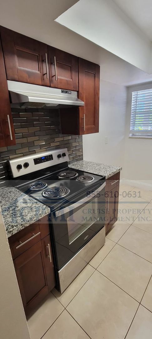 1 bed, 1 bath, 751 sqft, $1,725, Unit 5