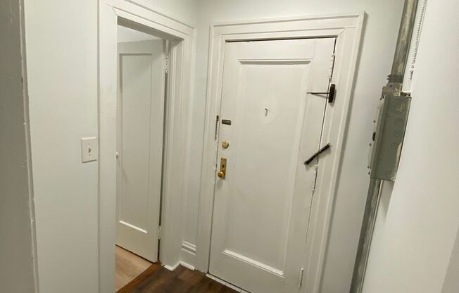 1 bed, 1 bath, 480 sqft, $1,900, Unit B02