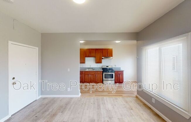 2805 E 16th Street