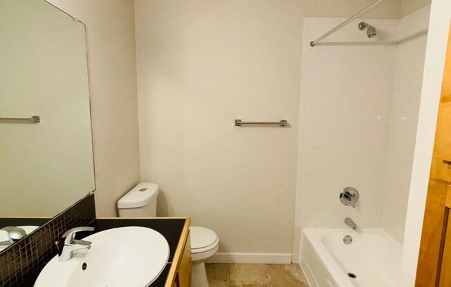 2 beds, 1 bath, 820 sqft, $1,399, Unit BOU-108