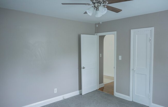 1105 E 43 ST