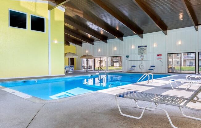 swimming pool at Stone Grove Apartments