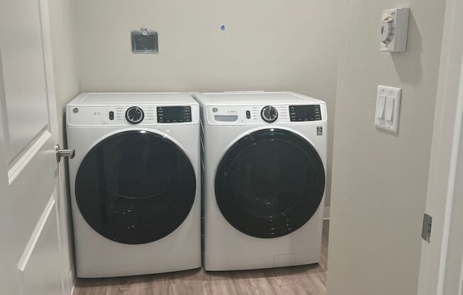 2 beds, 1 bath, 1,005 sqft, $1,715, Unit A22