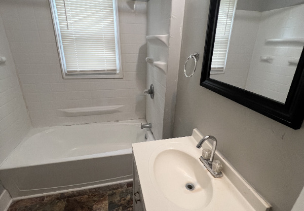 451 W 28 ST