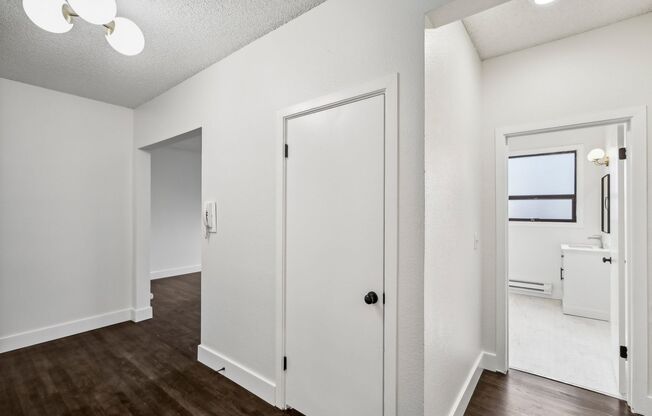 2 beds, 1 bath, 1,085 sqft, $2,695, Unit 1300-8