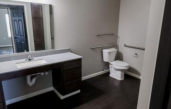 2 beds, 2 baths, 1,185 sqft, $1,450, Unit 3500-108