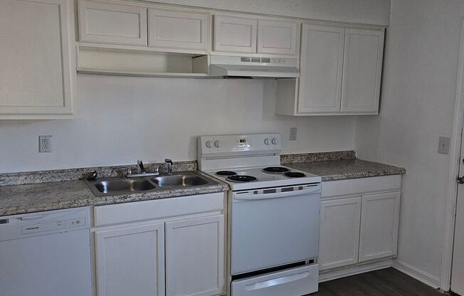 2 beds, 1 bath, $1,050, Unit 702