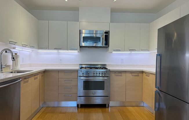 Lovely 2 Bed, 2 Bath Mission Condo w Parking @ 17th/South Van Ness