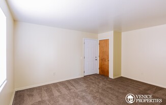 2 beds, 1 bath, $1,095, Unit 1669 N 4th Apartment B3