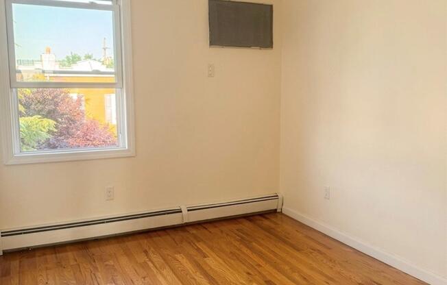 3 beds, 1 bath, 2,174 sqft, $3,700