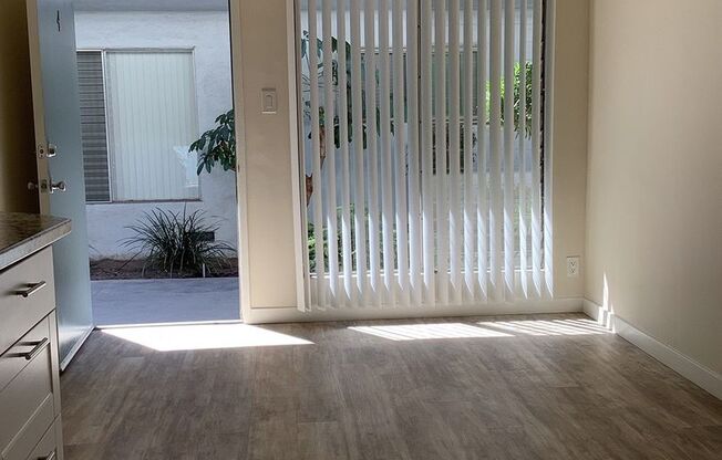 Apartment available in Great Culver City Location!