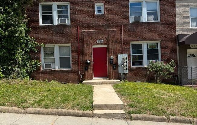 921 19 ST NE