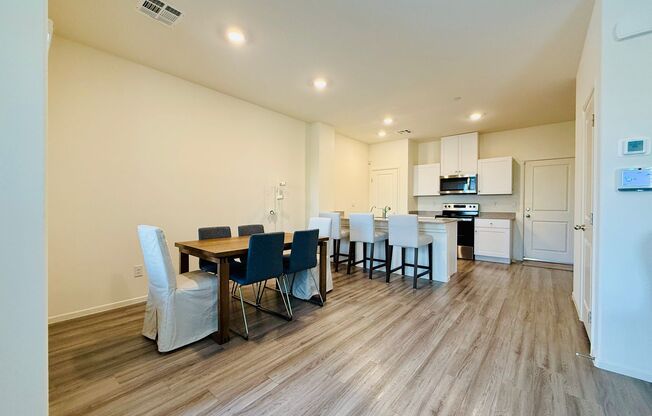 Newer Townhome Available NOW!