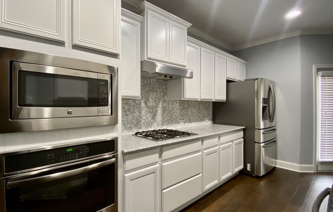 23834 STATELY OAKS