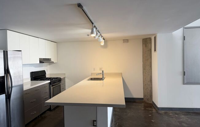 1 bed, 2 baths, 2,063 sqft, $5,499, Unit 108