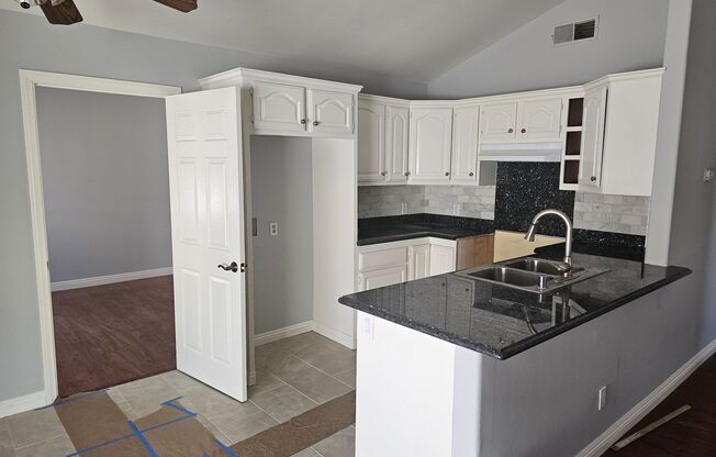 2 beds, 1 bath, $2,650, Unit 8512