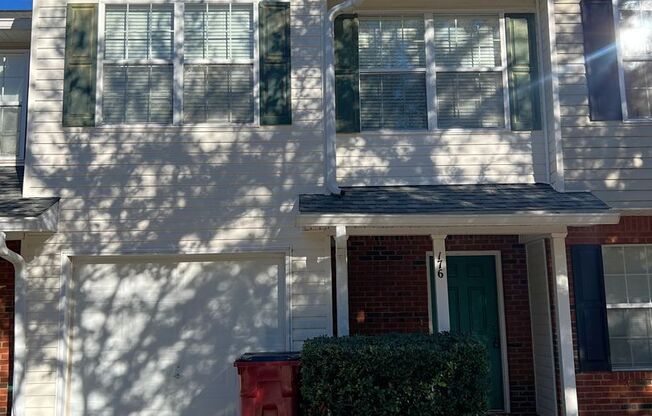 Spacious 3 Bedroom Home in Crestview!