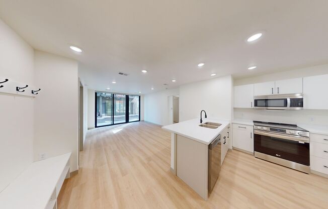 2 beds, 2 baths, 849 sqft, $1,305, Unit 6013 - 303