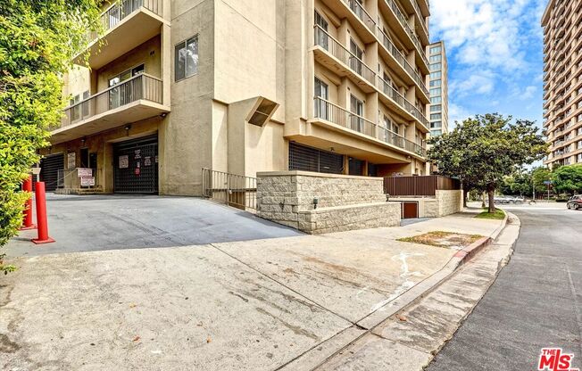 2 beds, 1.8 baths, 974 sqft, $4,200, Unit 1002