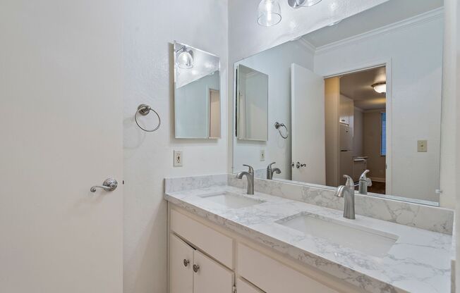 2 beds, 1 bath, 864 sqft, $2,695, Unit 302