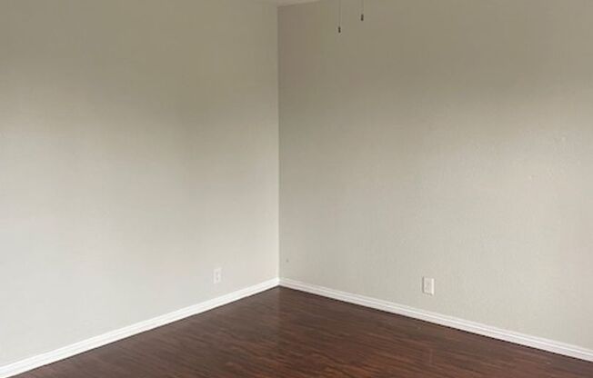 2 beds, 1 bath, 800 sqft, $2,495