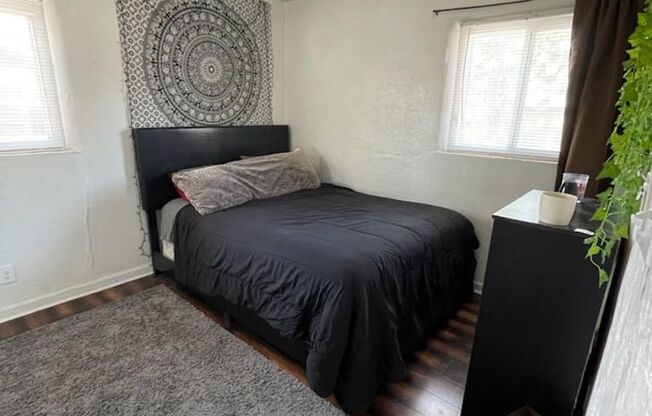 ADORABLE WEST MESA HOME 2 Bedroom 1/BA 1/CG BYA