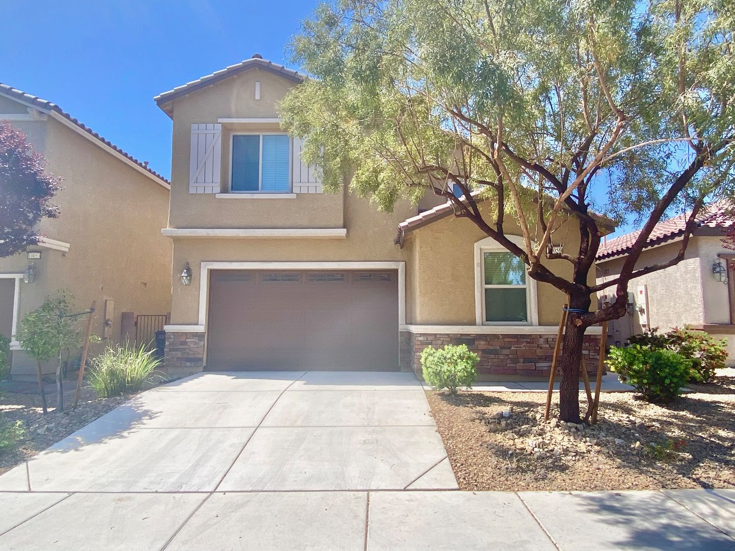 STUNNING 2 STORY HOME LOCATED IN A GATED COMMUNITY, W/ 2 CAR GARAGE, COMMUNITY PARK, NO CARPET