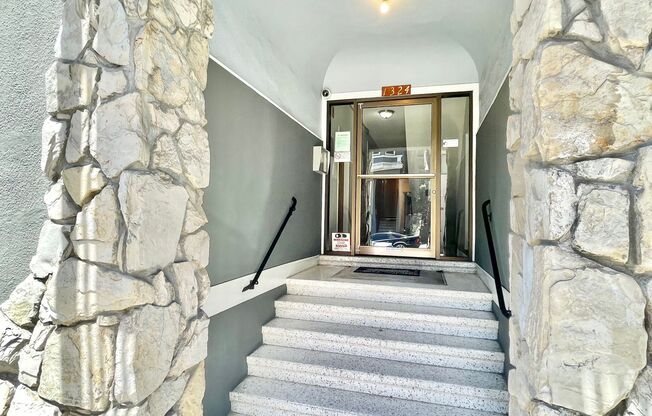 Perfectly located 2BR/1BA Nob Hill Apartment! PROGRESSIVE