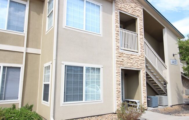 Long Realty & Property Management - 3 Bedroom Condo in Gated Community with Amenities